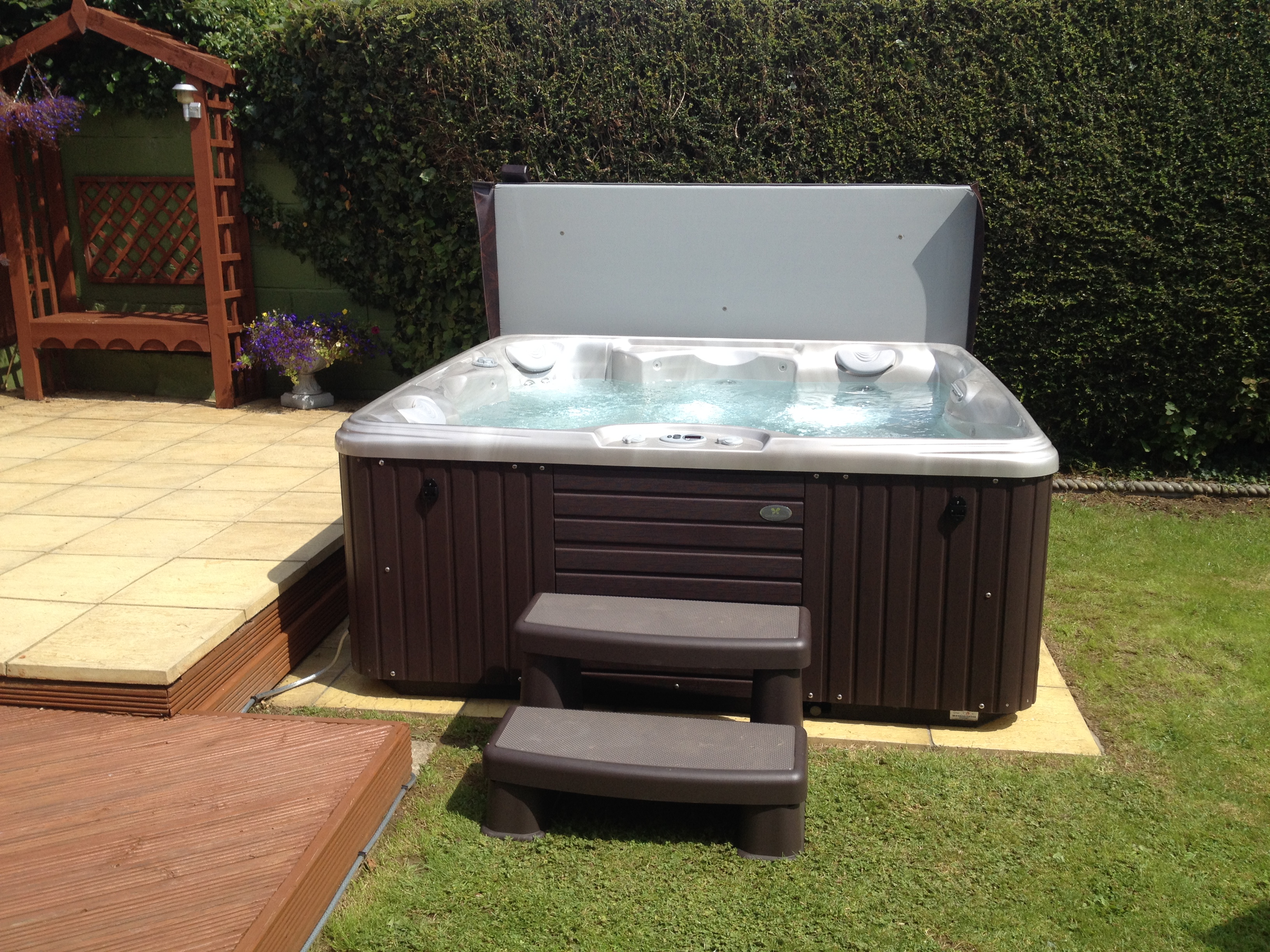 Hot-Tub-Bridgend 3.jpg