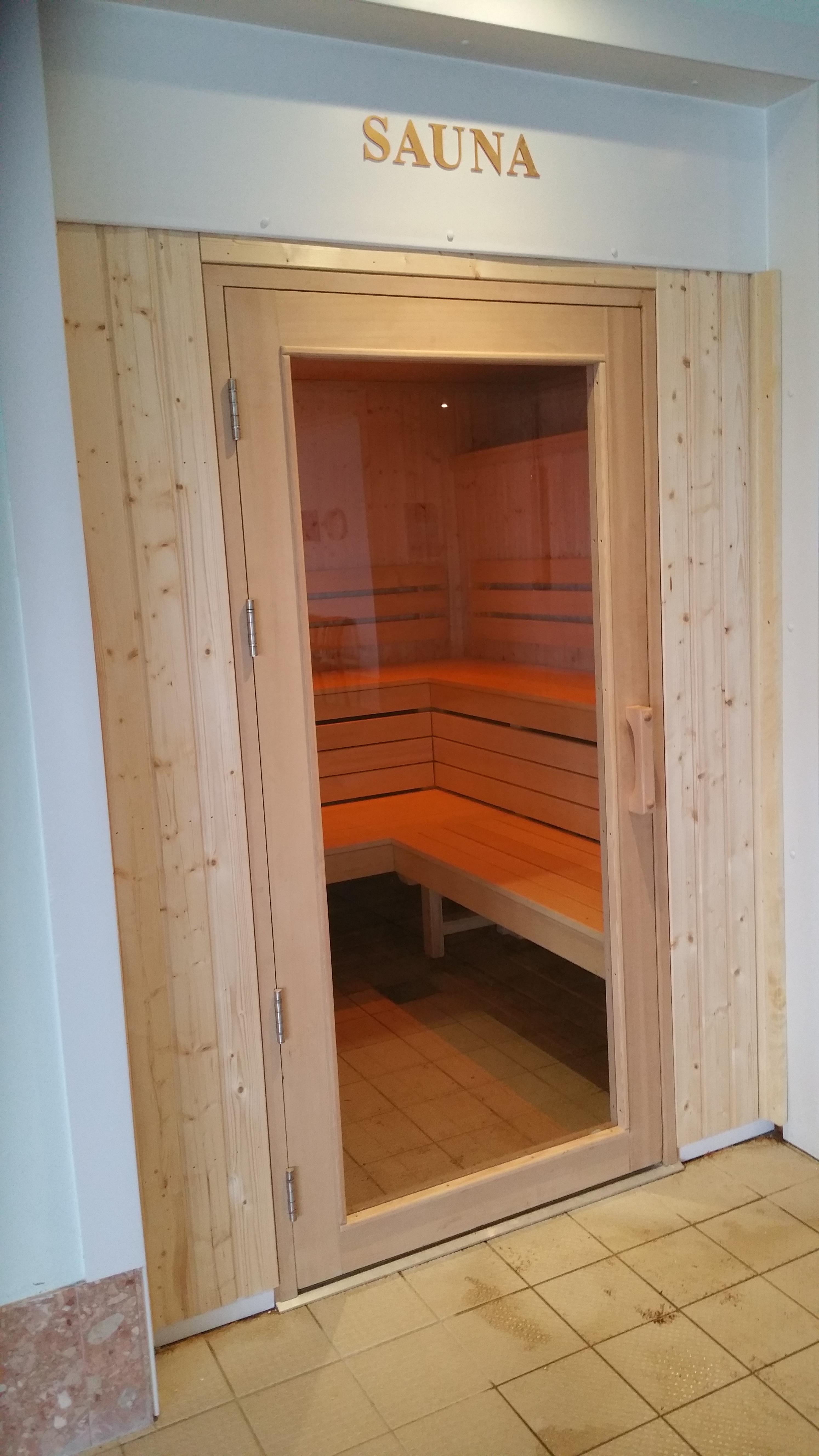 Commercial-Hotel-Sauna-Cardiff-Wales 4.jpg