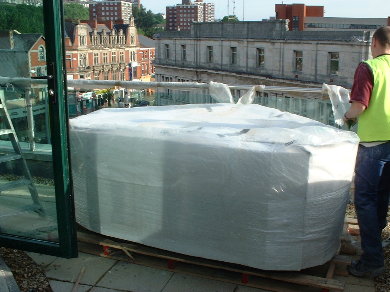 Commercial-spa-steam-rooom-heated-loungers-curved-showers-hottubs-marquis 15.JPG