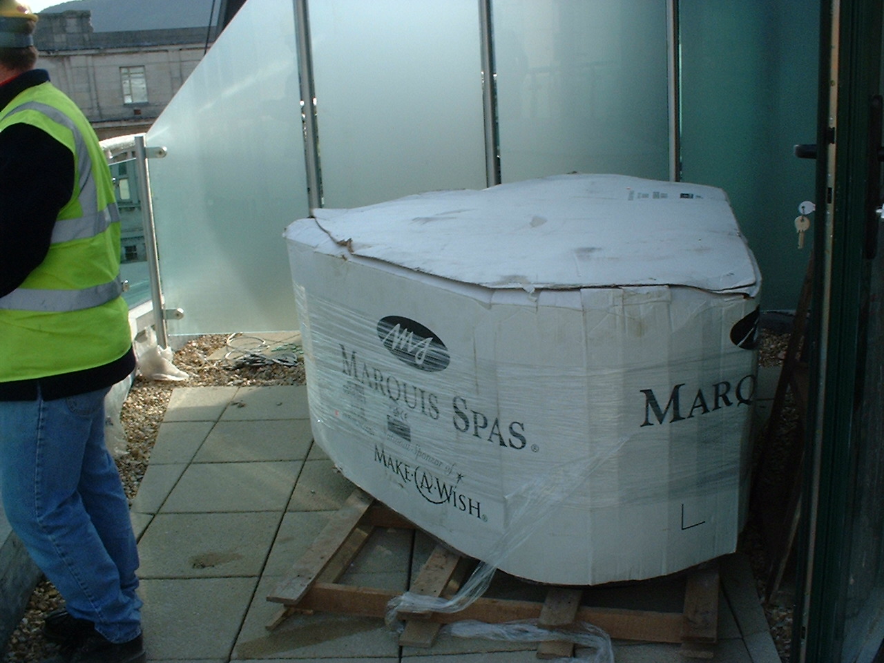 Commercial-spa-steam-rooom-heated-loungers-curved-showers-hottubs-marquis 14.JPG