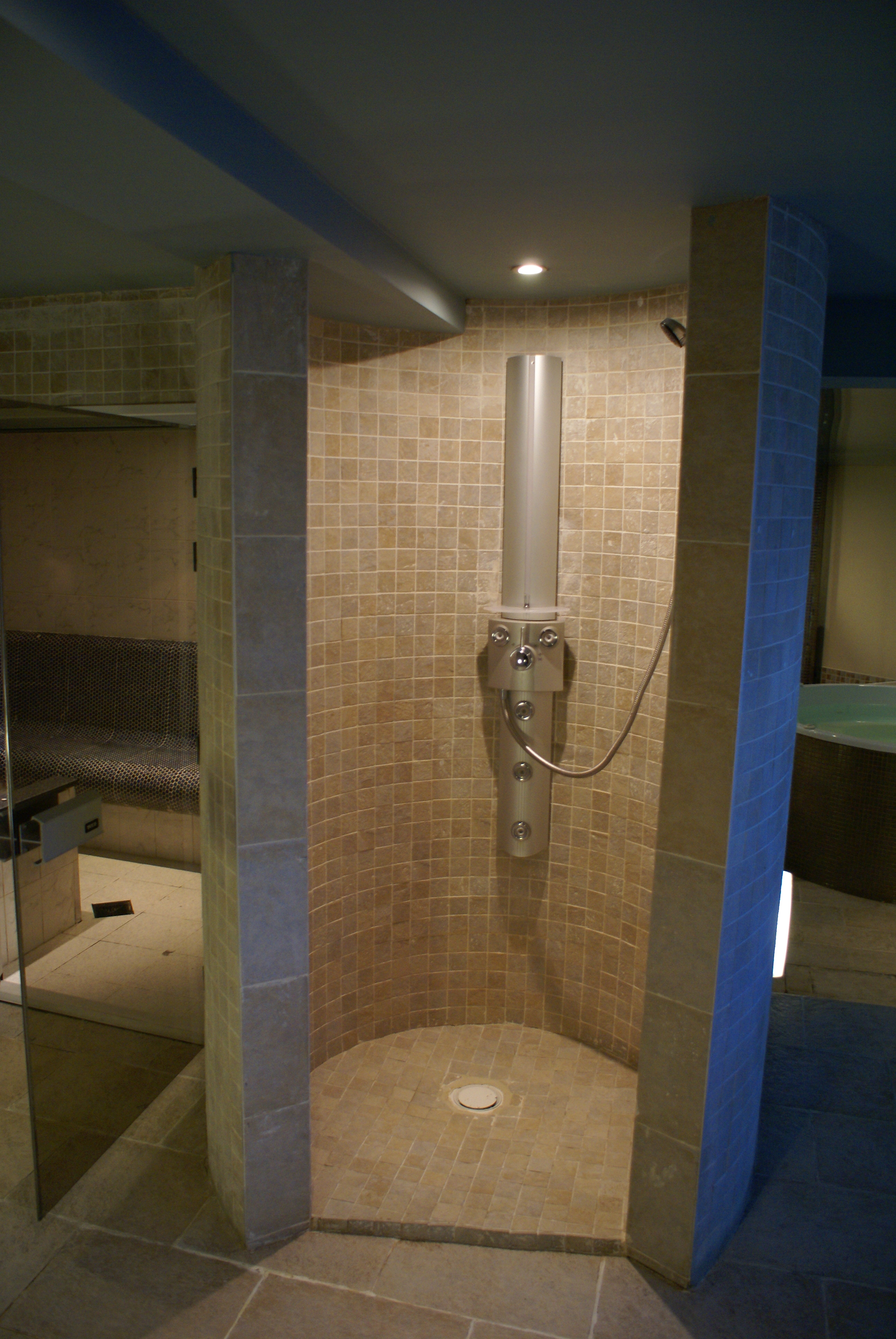 Commercial-spa-steam-rooom-heated-loungers-curved-showers-hottubs-marquis 5.JPG