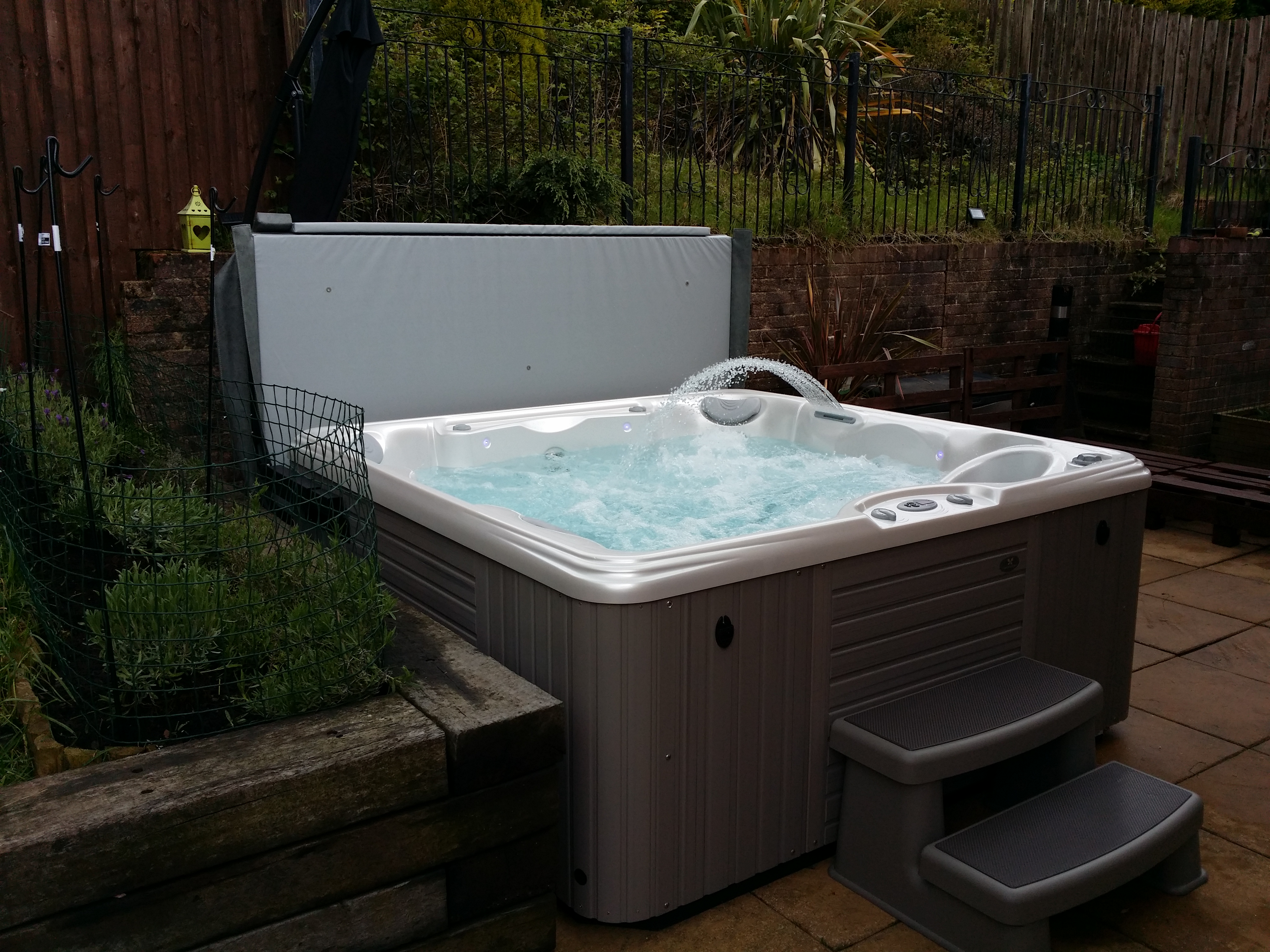 Hot-tub-tonyrefail-wales-marquis 1.jpg