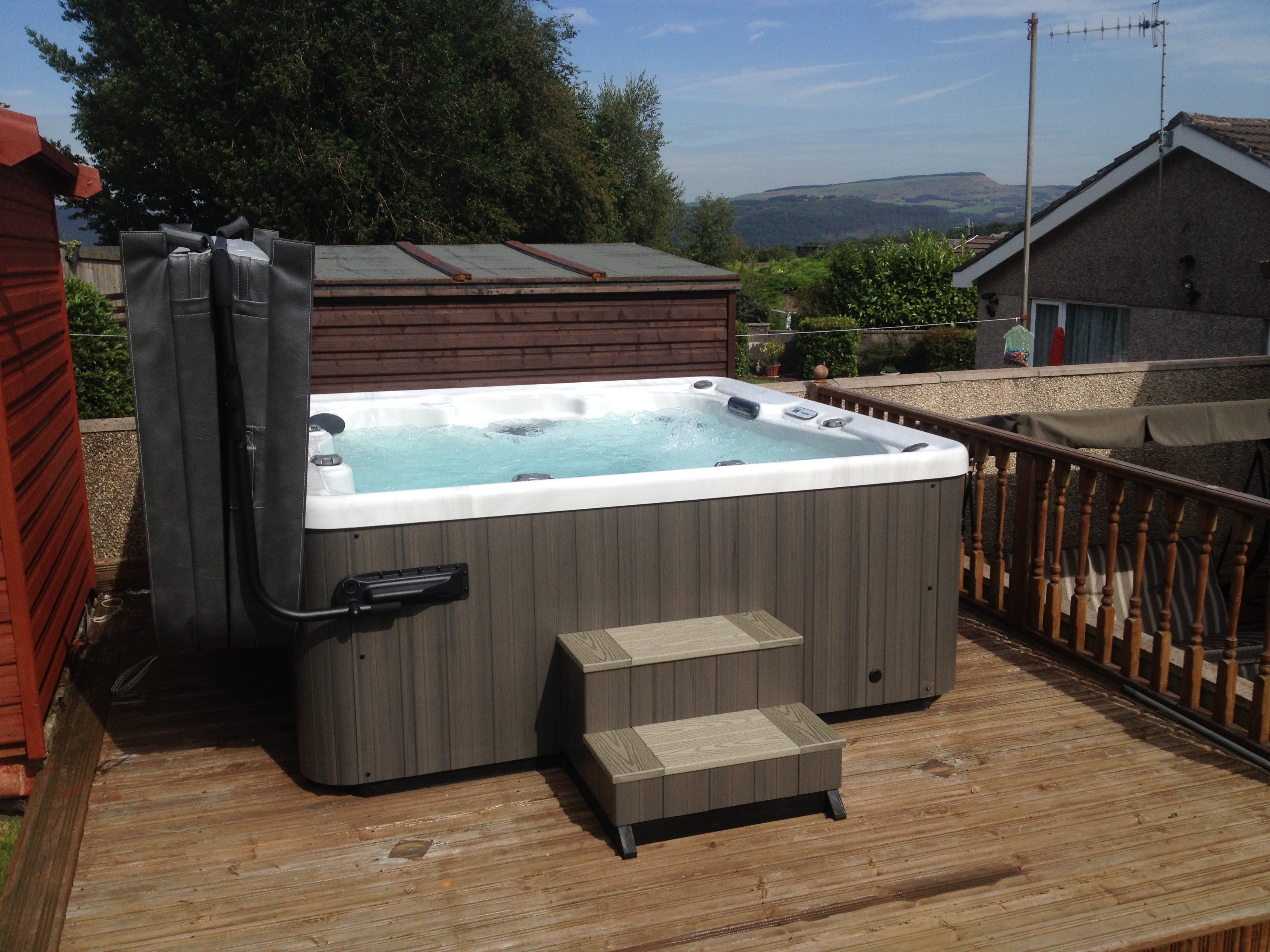 Marquis-Spa-Hottub-Celebrity-Hollywood-Neath (1).jpg