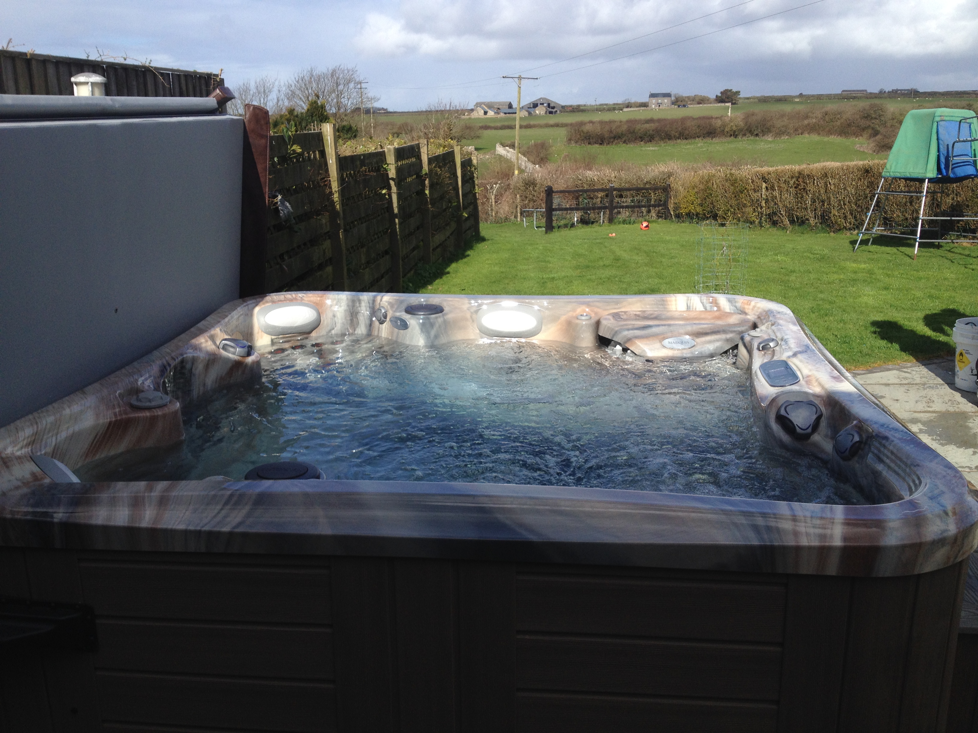 Marquis-Spa-Hottub-Reward-Vale-Of-Glamorgan.jpg