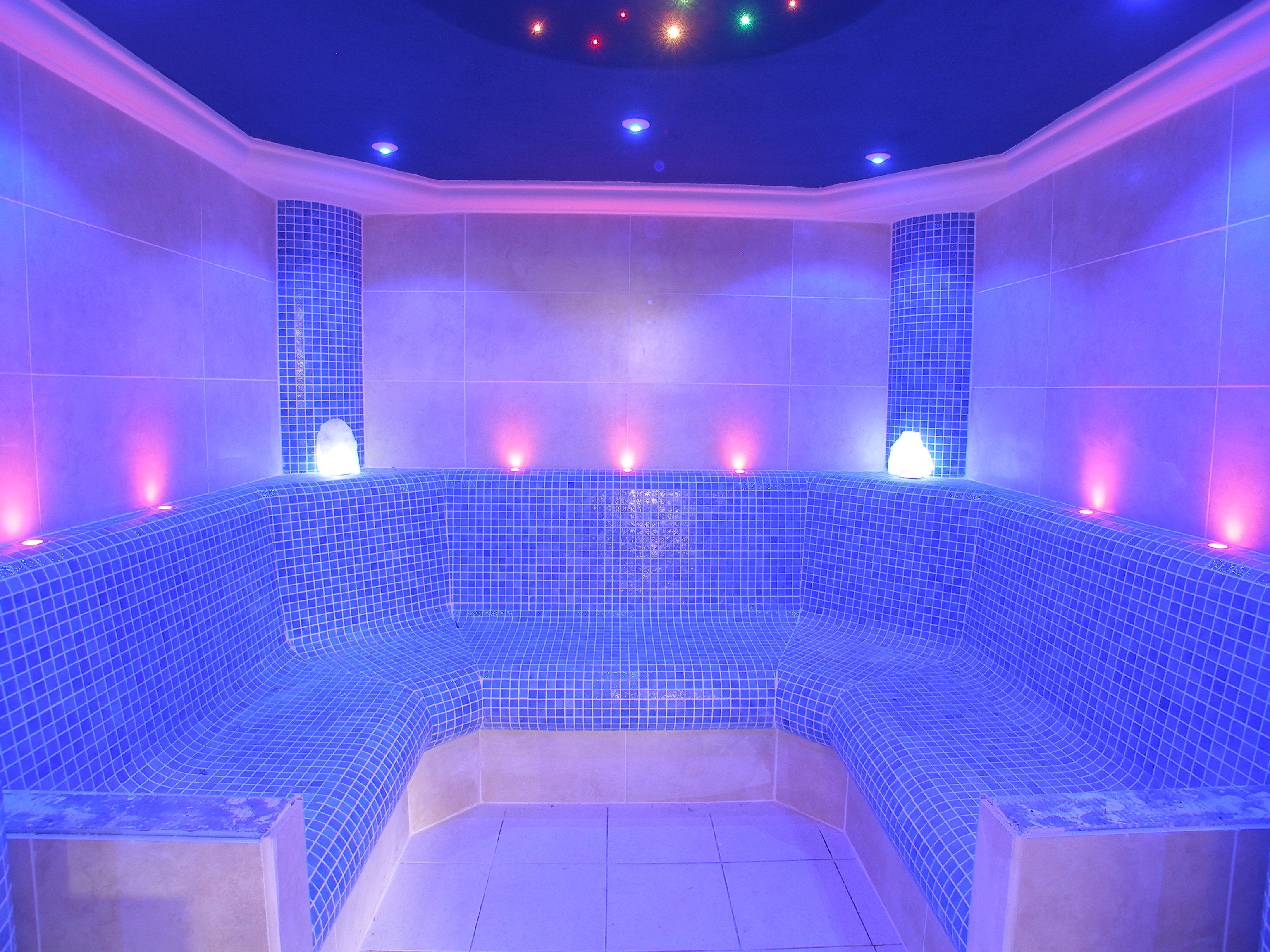 Steam-room-tiled-commercial-bespoke (2).jpg