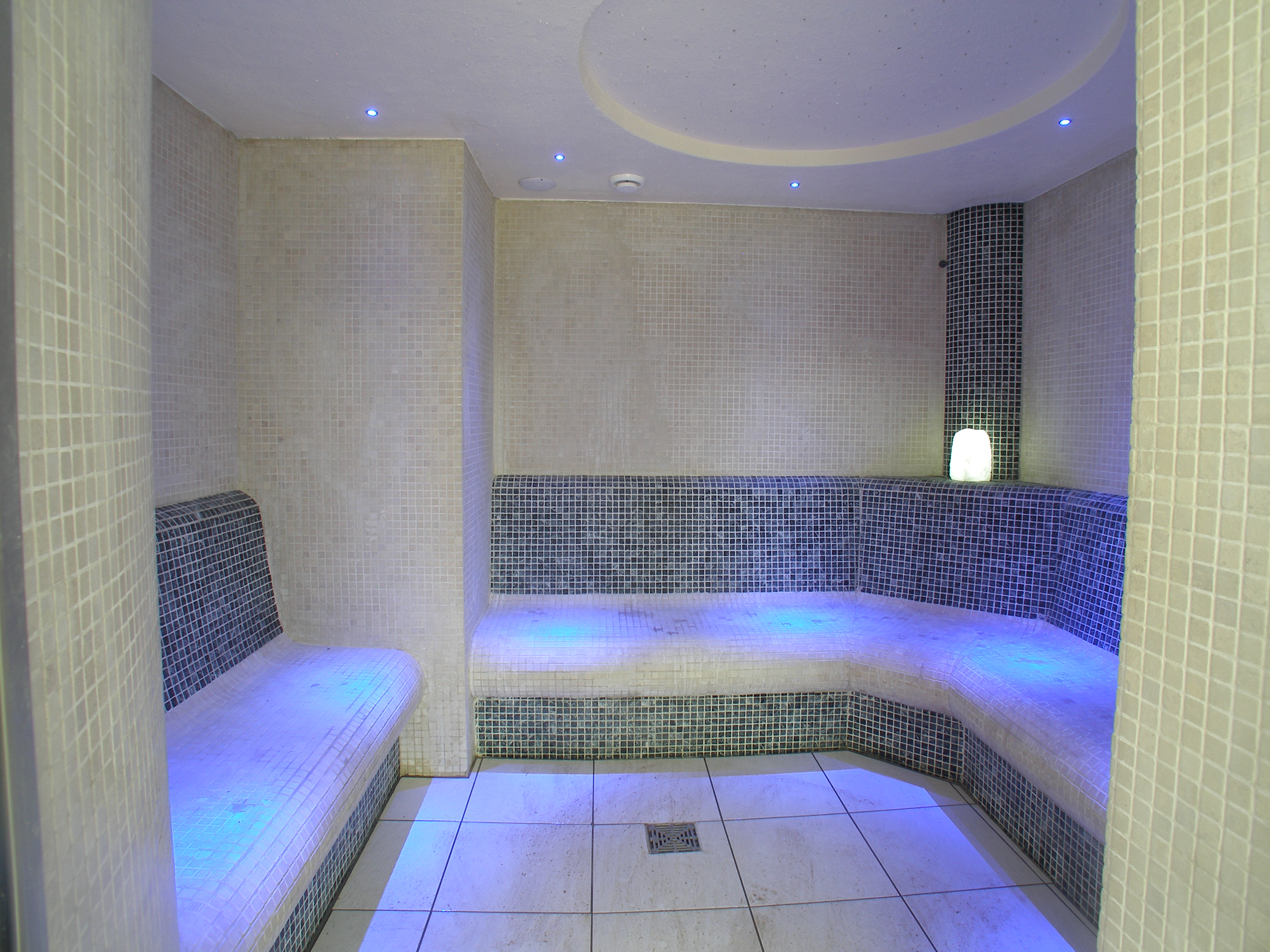Steam-room-tiled-commercial-bespoke (3).jpg