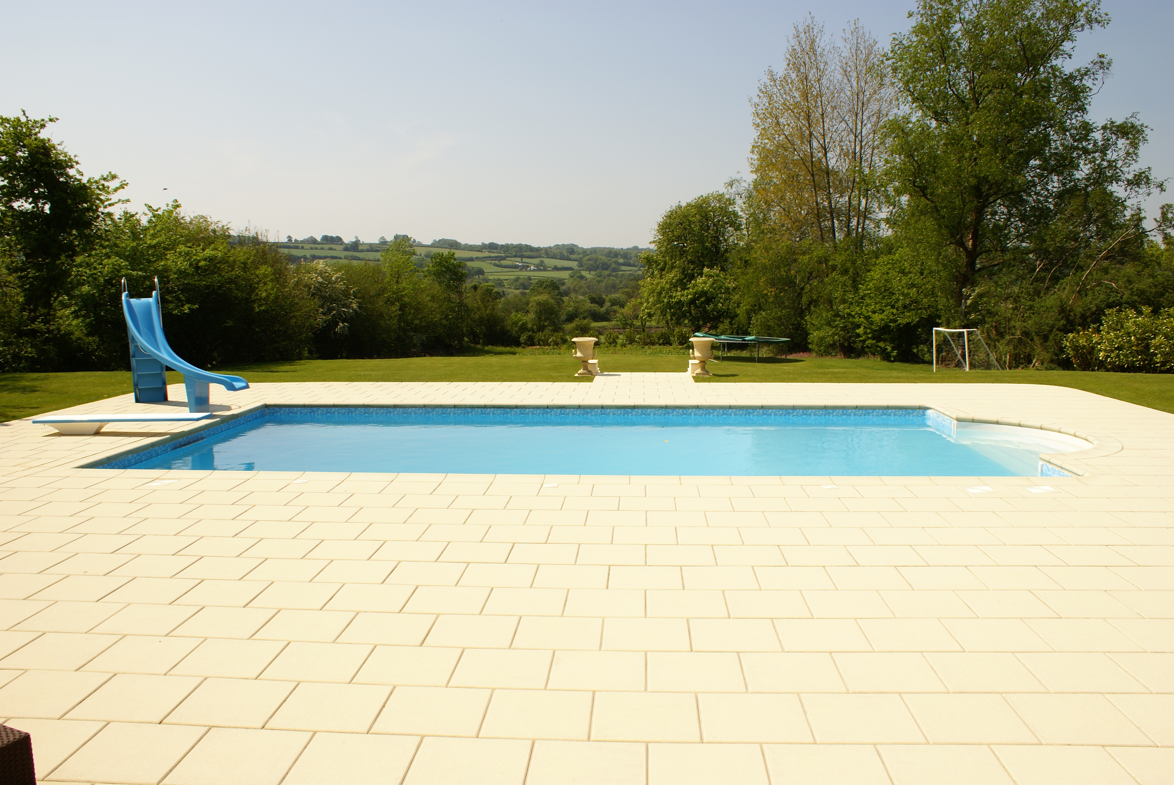 Liner-pool-Peterston-Vale-Glamorgan-automatic-cover (7).JPG