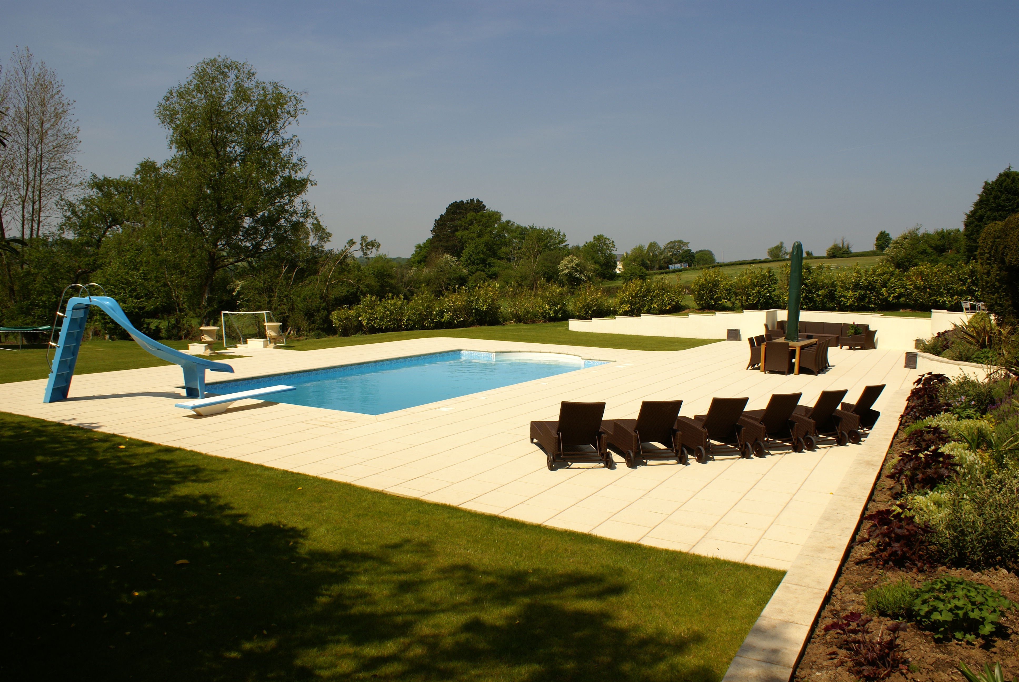 Liner-pool-Peterston-Vale-Glamorgan-automatic-cover (1).JPG