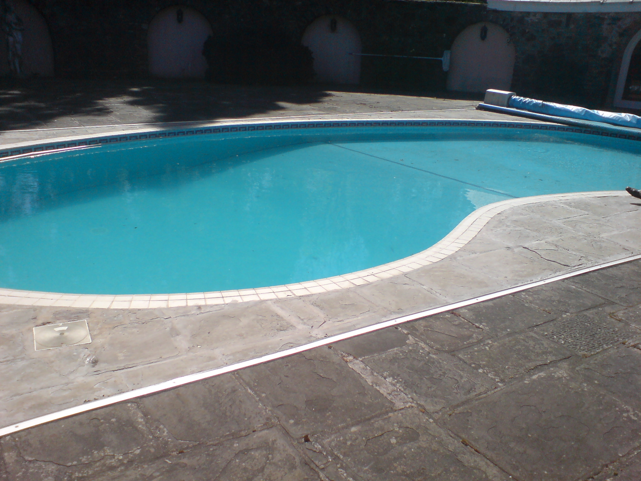 Outdoor-pools-liner-tiled-auromatic-slatted-safety-covers (2).JPG