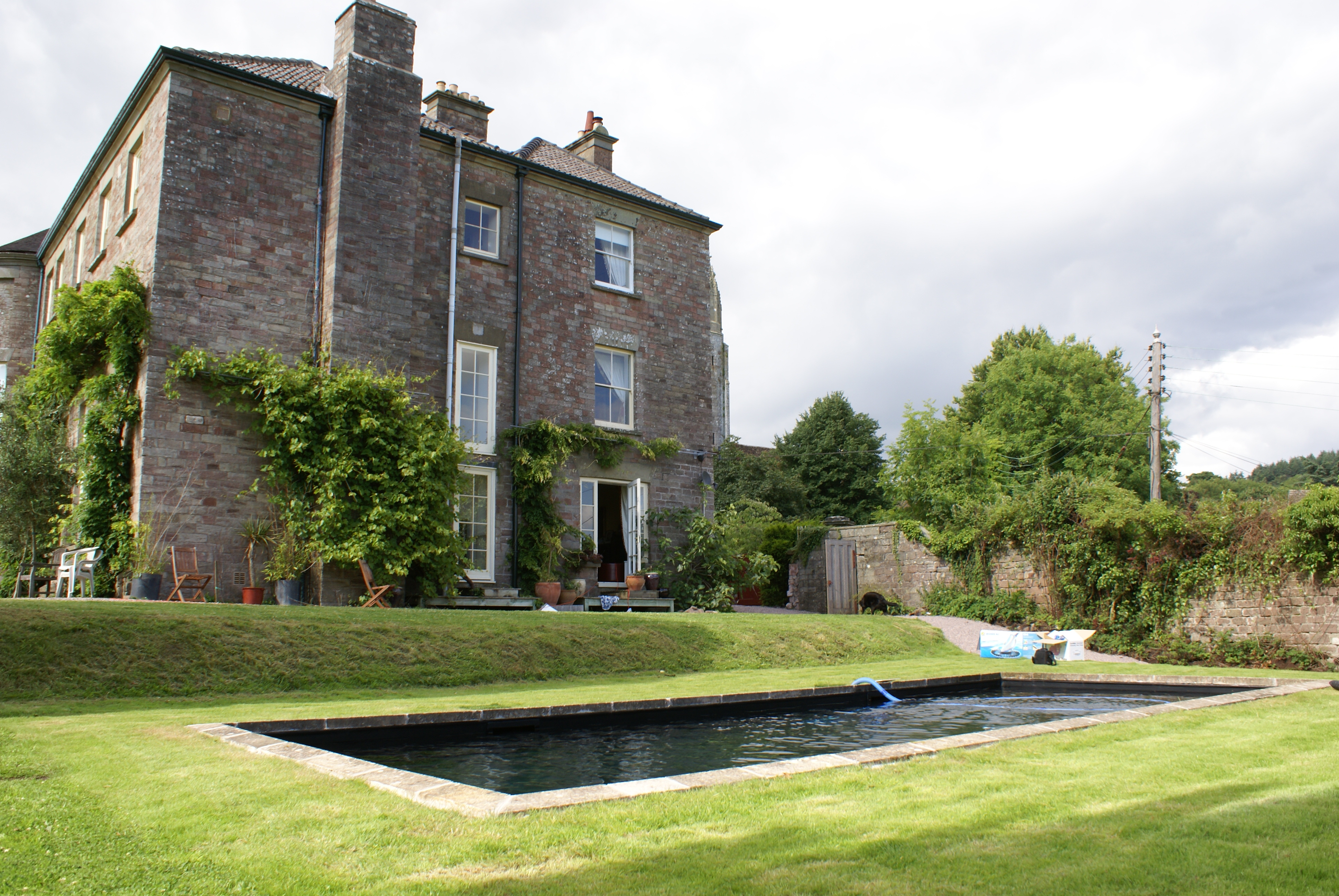 Outdoor-pools-liner-tiled-auromatic-slatted-safety-covers (4).JPG