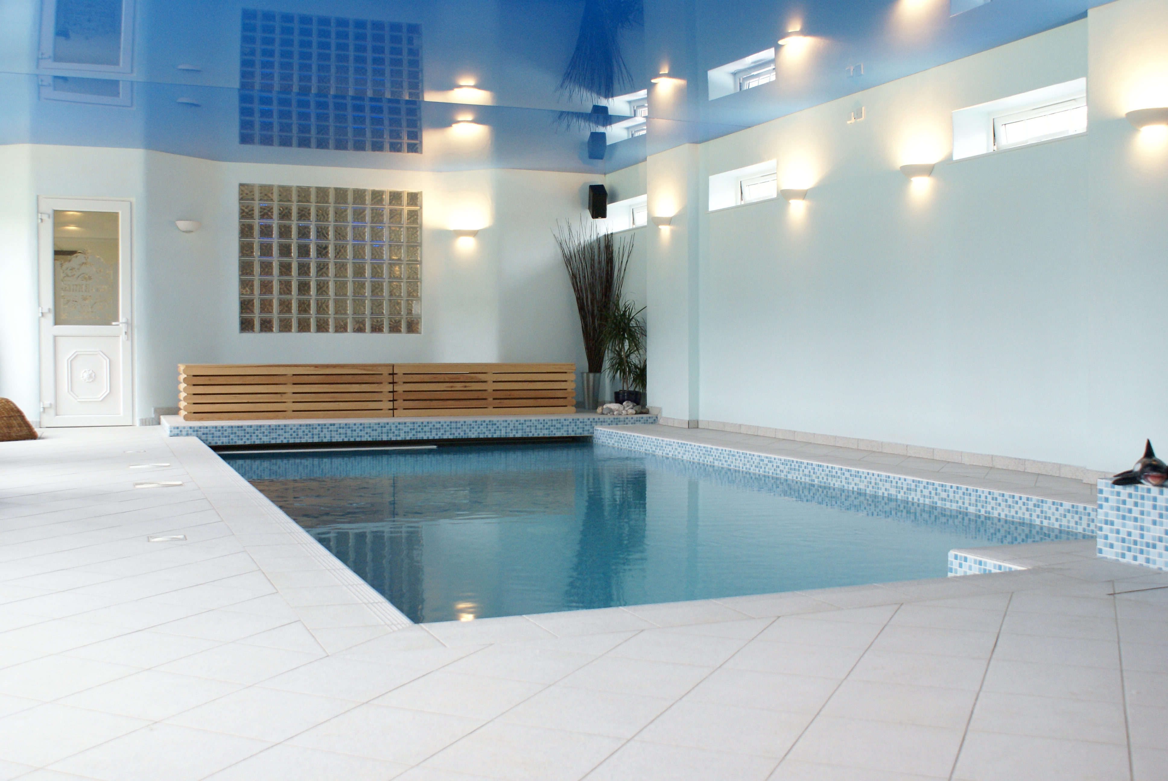 Indoor-tiled-pool-roldeck-badu-marquis-spa-sauna-tylo (1).JPG