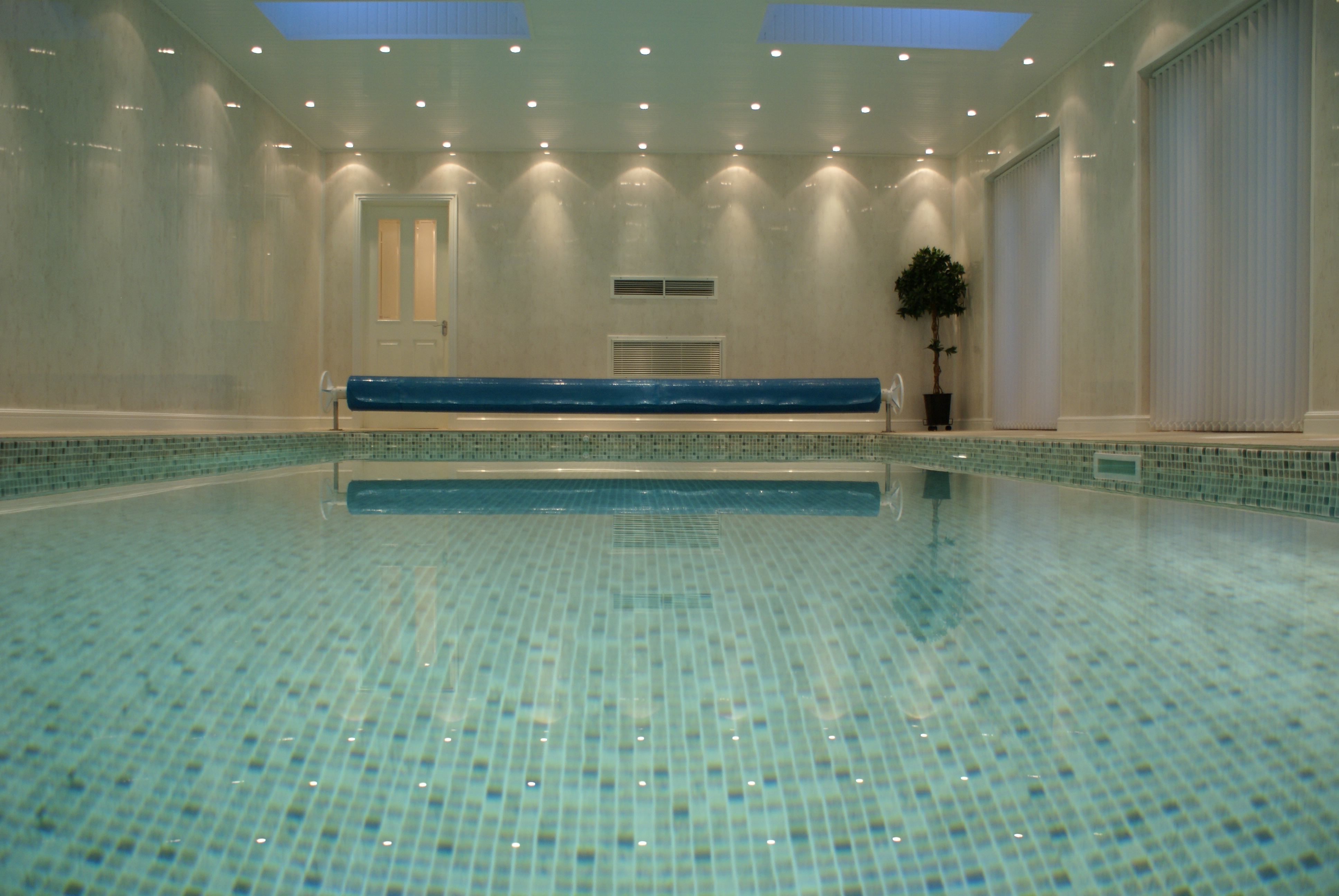 Indoor-liner-pool-monitair-corner-step.JPG