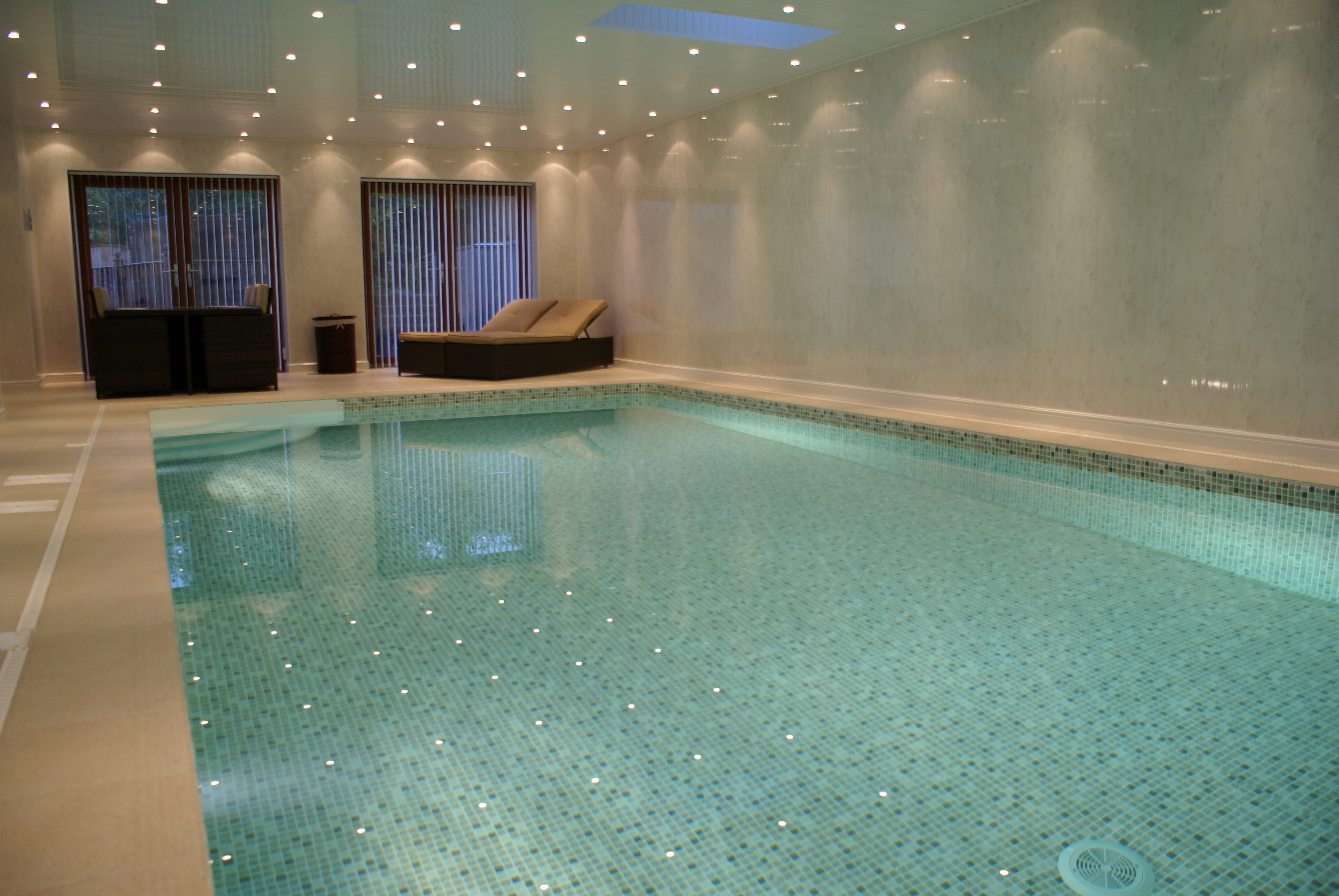 Indoor-liner-pool-monitair-corner-step (1).JPG