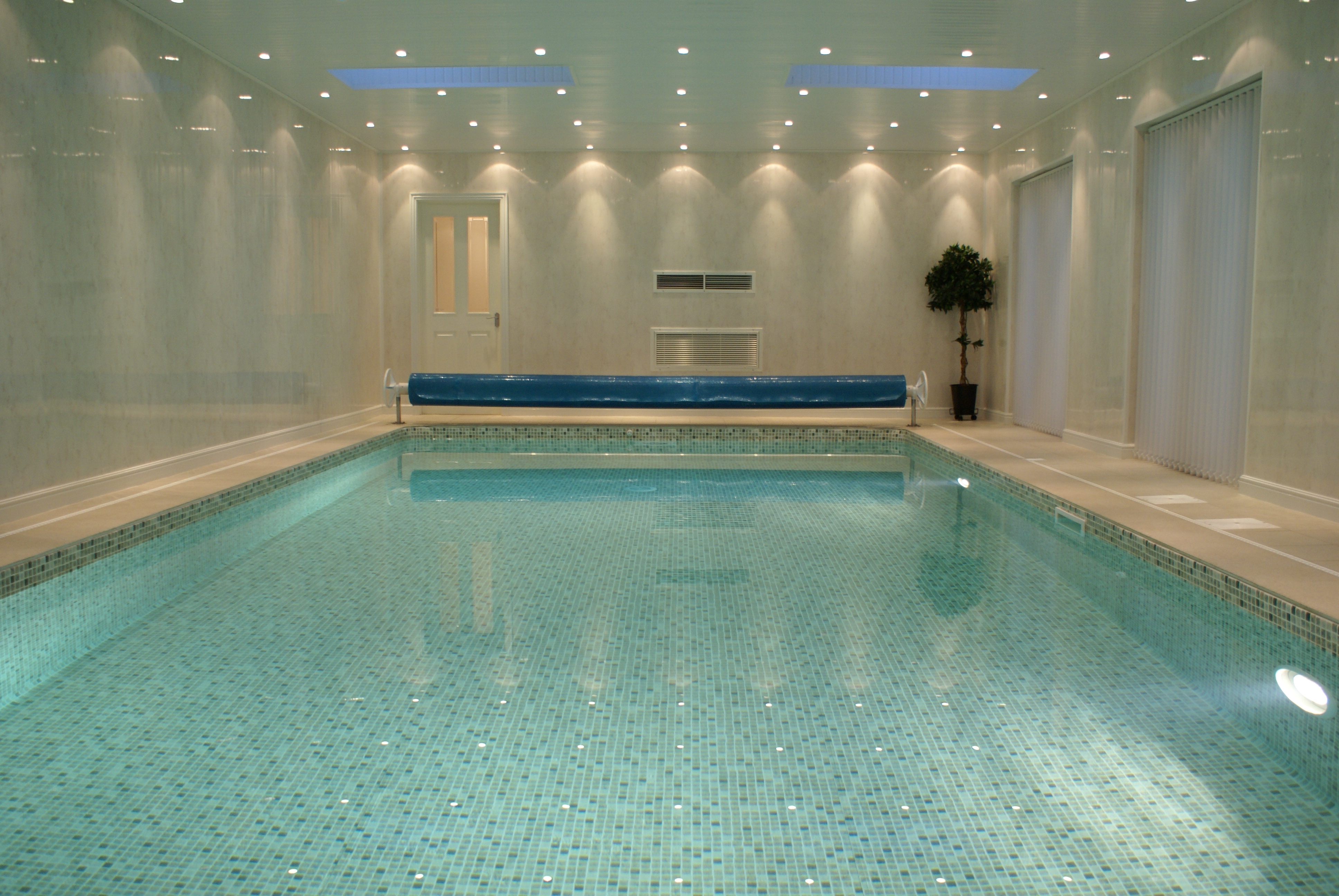 Indoor-liner-pool-monitair-corner-step (4).JPG