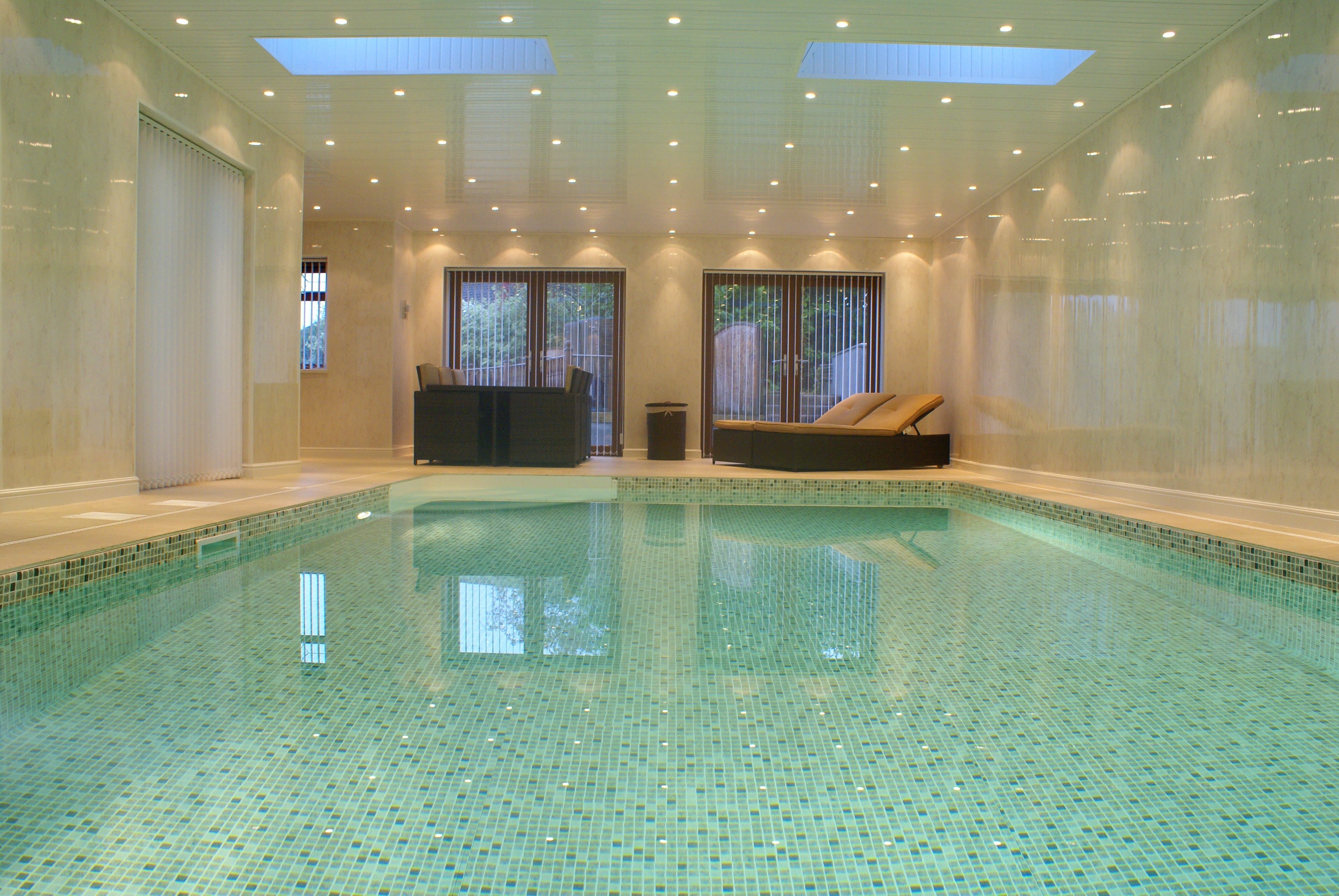 Indoor-liner-pool-monitair-corner-step (3).JPG